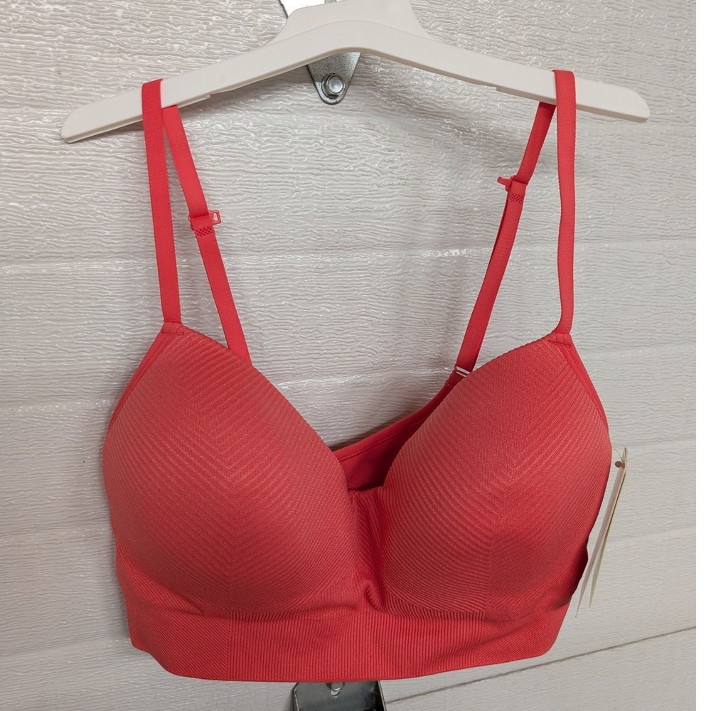 All in Motion Seamless Bra‎ Womens size MEDIUM Coral NWT Molded Pads Longline